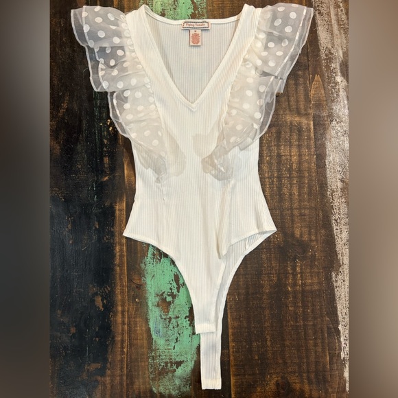 Flying Tomato Tops - White ruffled body suit. Worn once. Size m